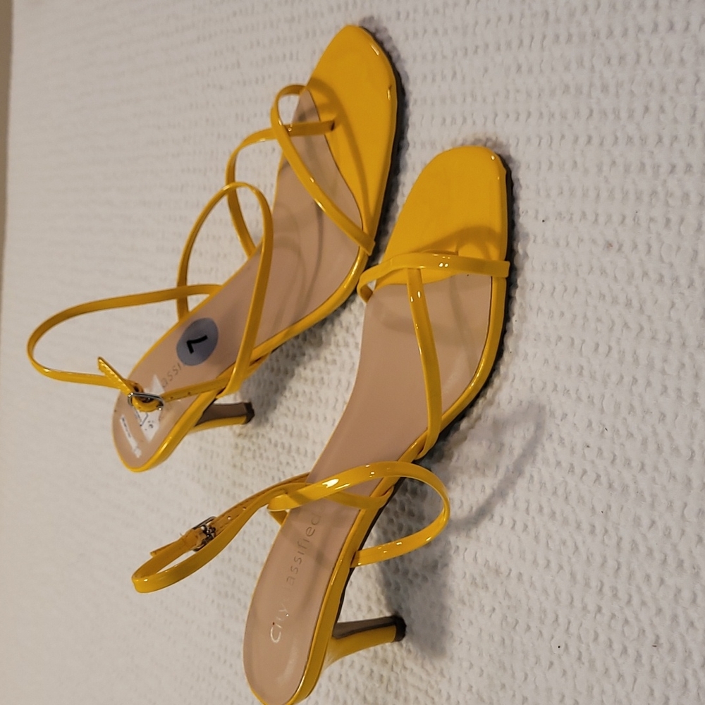 💛 Yellow Small Heeled Sandle 💛